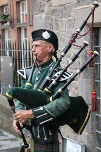 bagpipes-215549_640